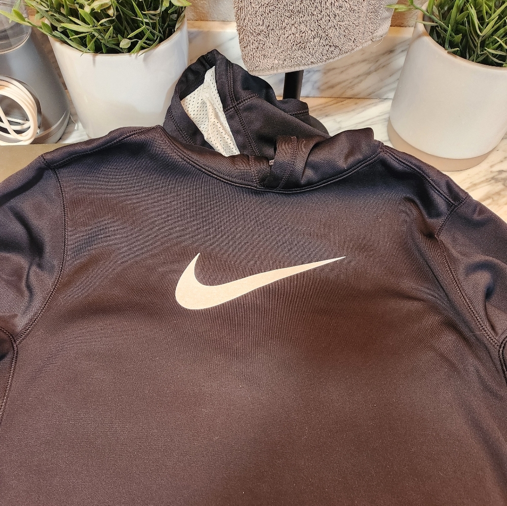 Black Nike Therma fit hoodie